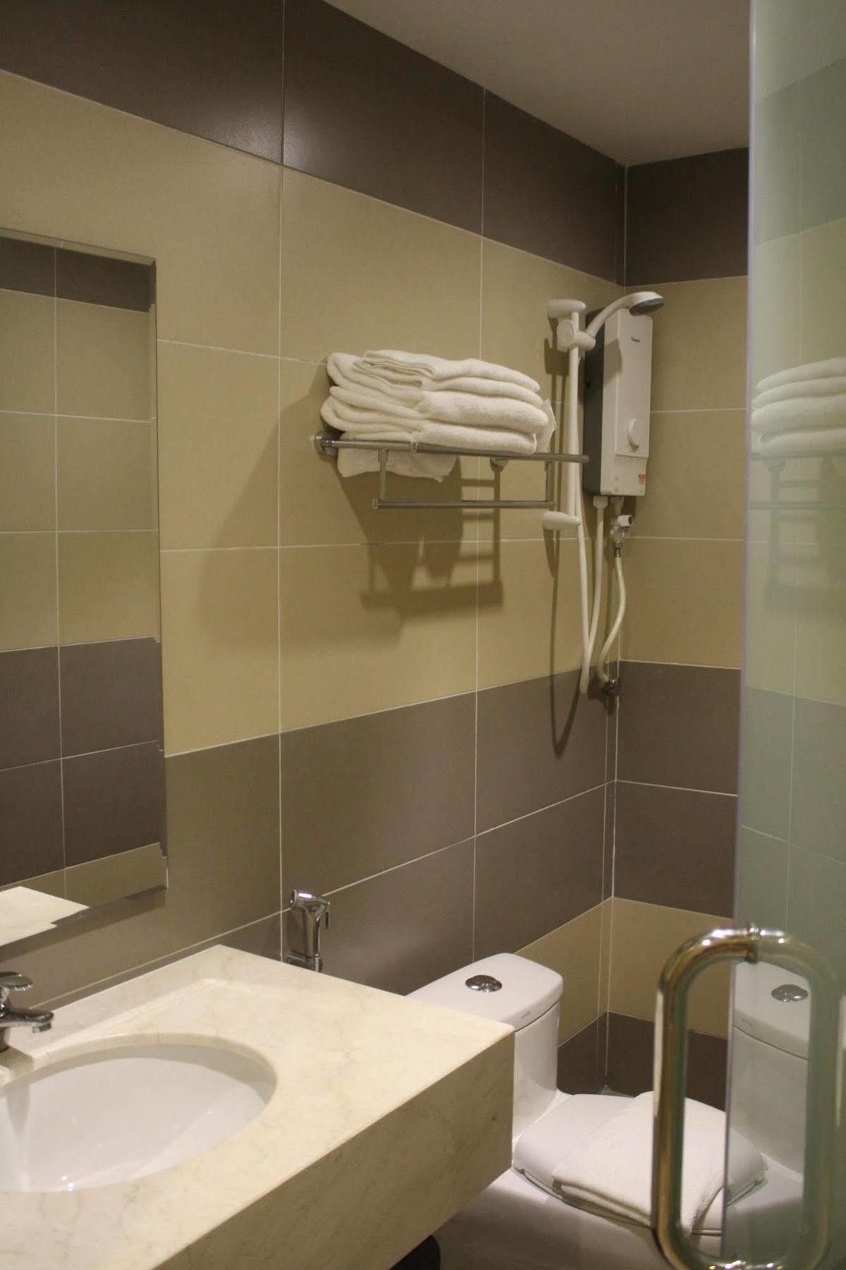 Aurora Hotel Malacca Bagian luar foto