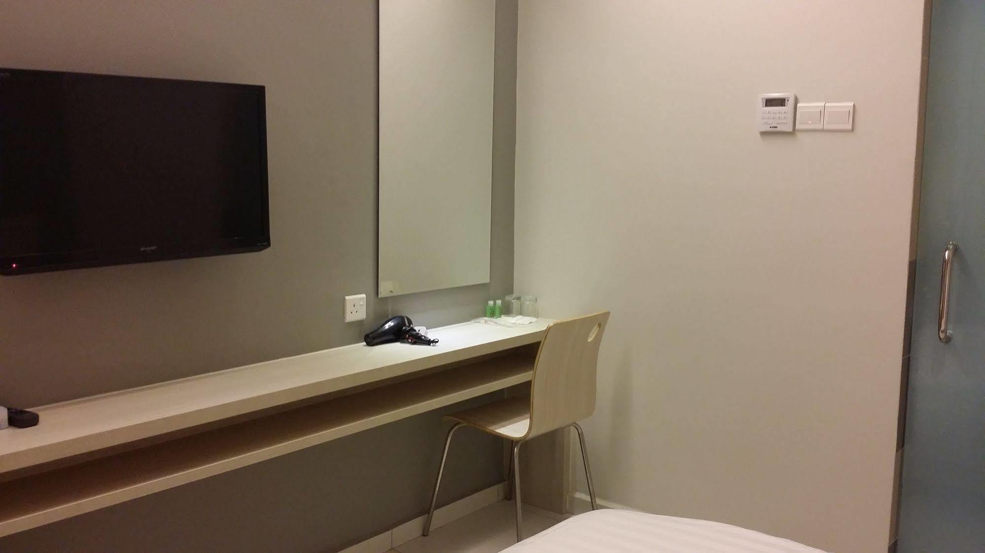 Aurora Hotel Malacca Bagian luar foto