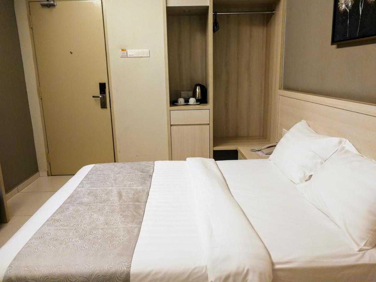 Aurora Hotel Malacca Bagian luar foto